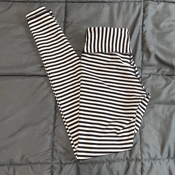 Lululemon Wunder Under Leggings - Picture 8 of 8